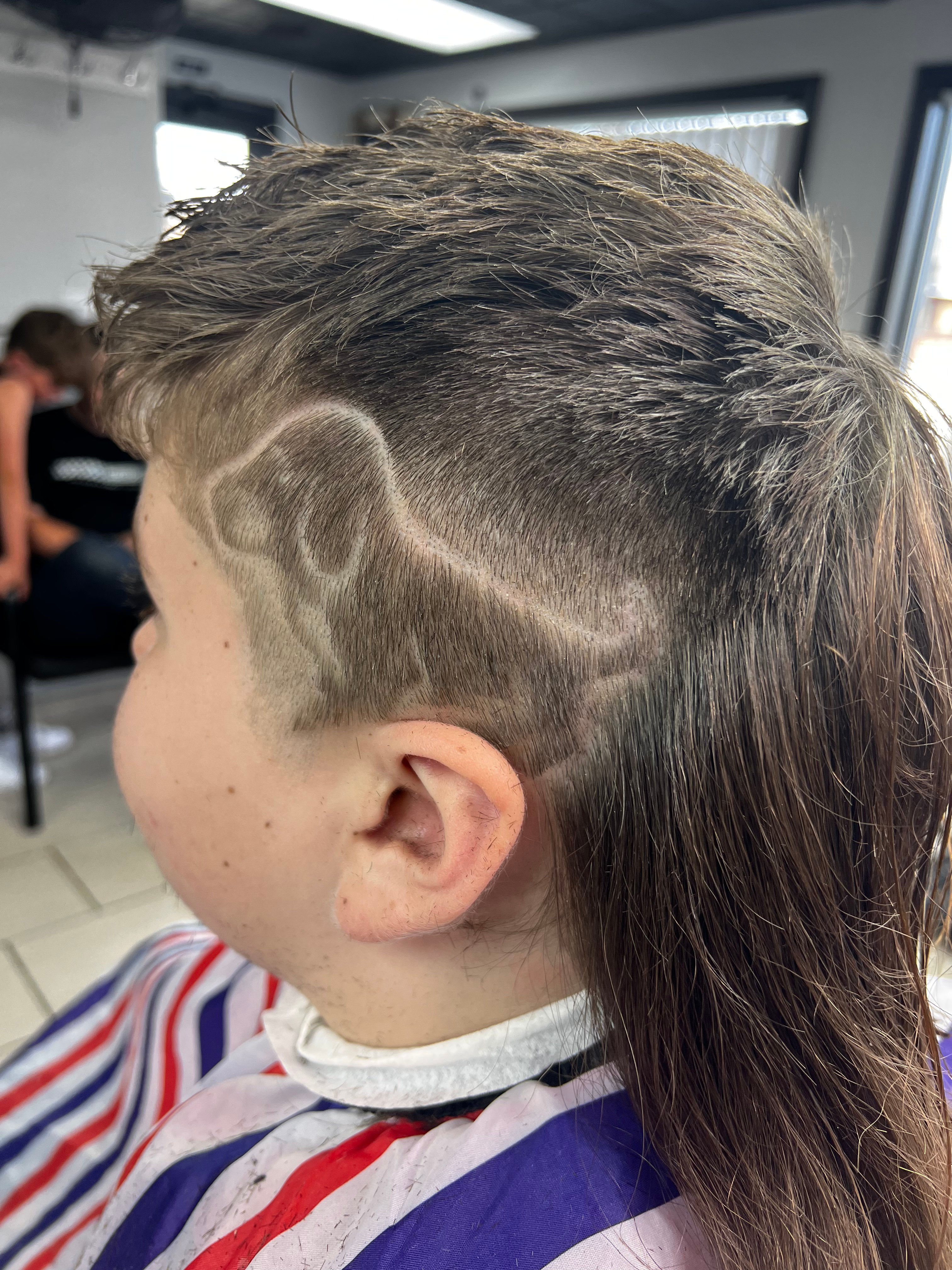 Mullet with lightning bolt design